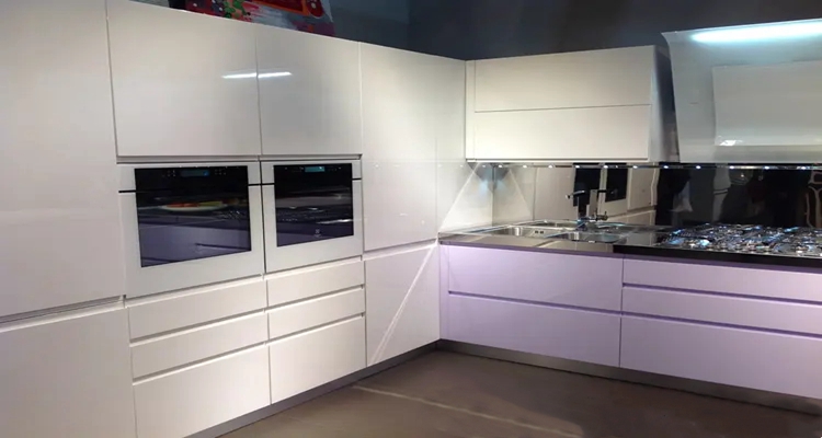 end Modern Style White Solid Wood Lacquer Modular Kitchen Cabinets for Home Renovation