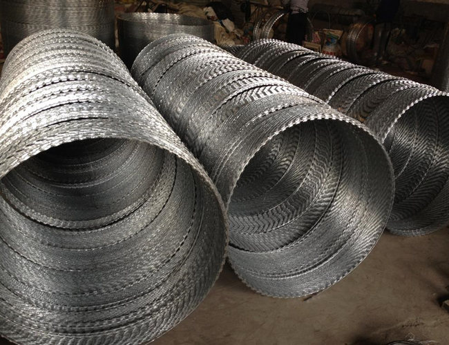 2.5 Dia 1.5cm Chain Link Razor Blade Wire Fence BTO 10 Anti Blocking