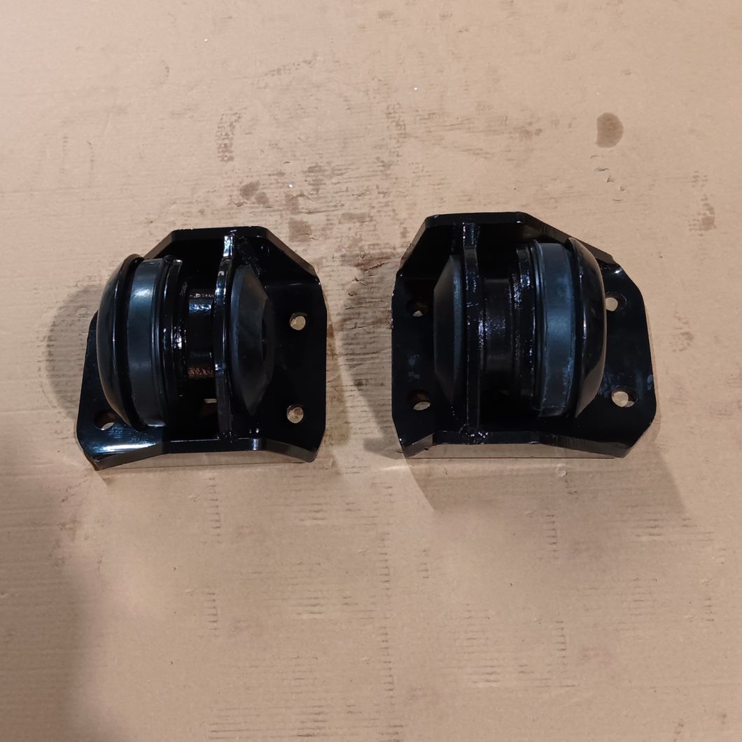 Shacman Truck Spare Parts Engine Left / Right Rear Suspension Damping Pad Engine Support Dz95259590067 / Dz95259590068