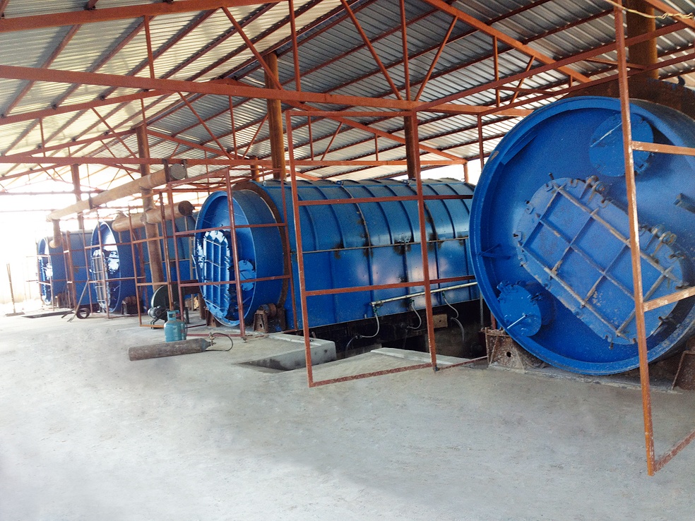 300 Square Meters Area Needed for Waste Tire and Plastic to Fuel Oil Pyrolysis Machine