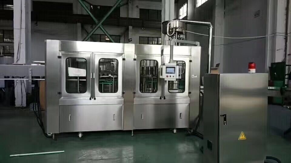 Automatic Water Bottle Filling Machine 304 Stainless Steel 3000-18000 Bottles / Hour
