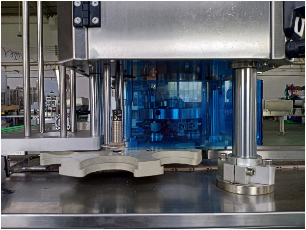 Mitsubishi PLC 1.1KW 304SS Tin Cans Filling Sealing Machine