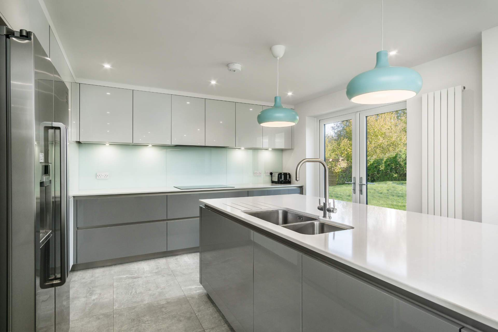 Veneer Finished Top and Lacquer Finished Bottom Kitchen Cabinet in Glossy Gray Polymer