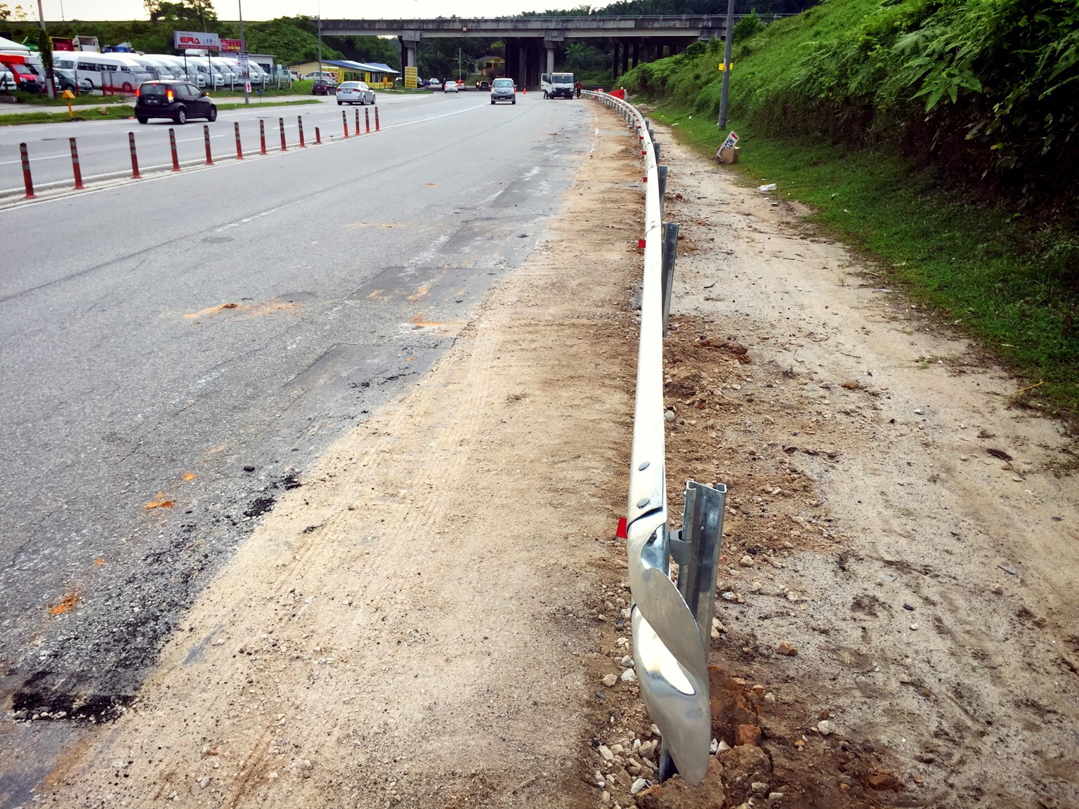 Traffic Road Hot Dipped Galvanized Steel Barrier Z Post for Guardrail