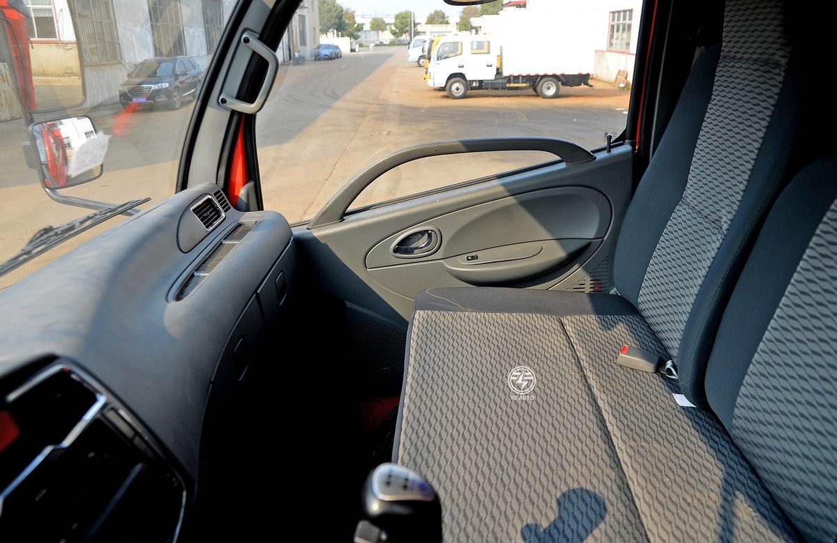 500Nm 4x2 Wheel Rear Tipping Dump Truck For Half A Row By Dongfeng