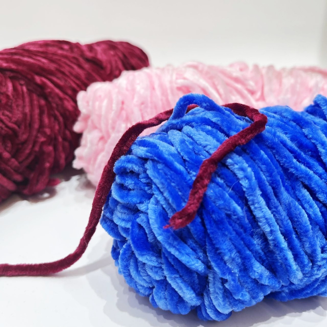 100% Velvet Polyester Chenille Yarn For Chunky Crochet