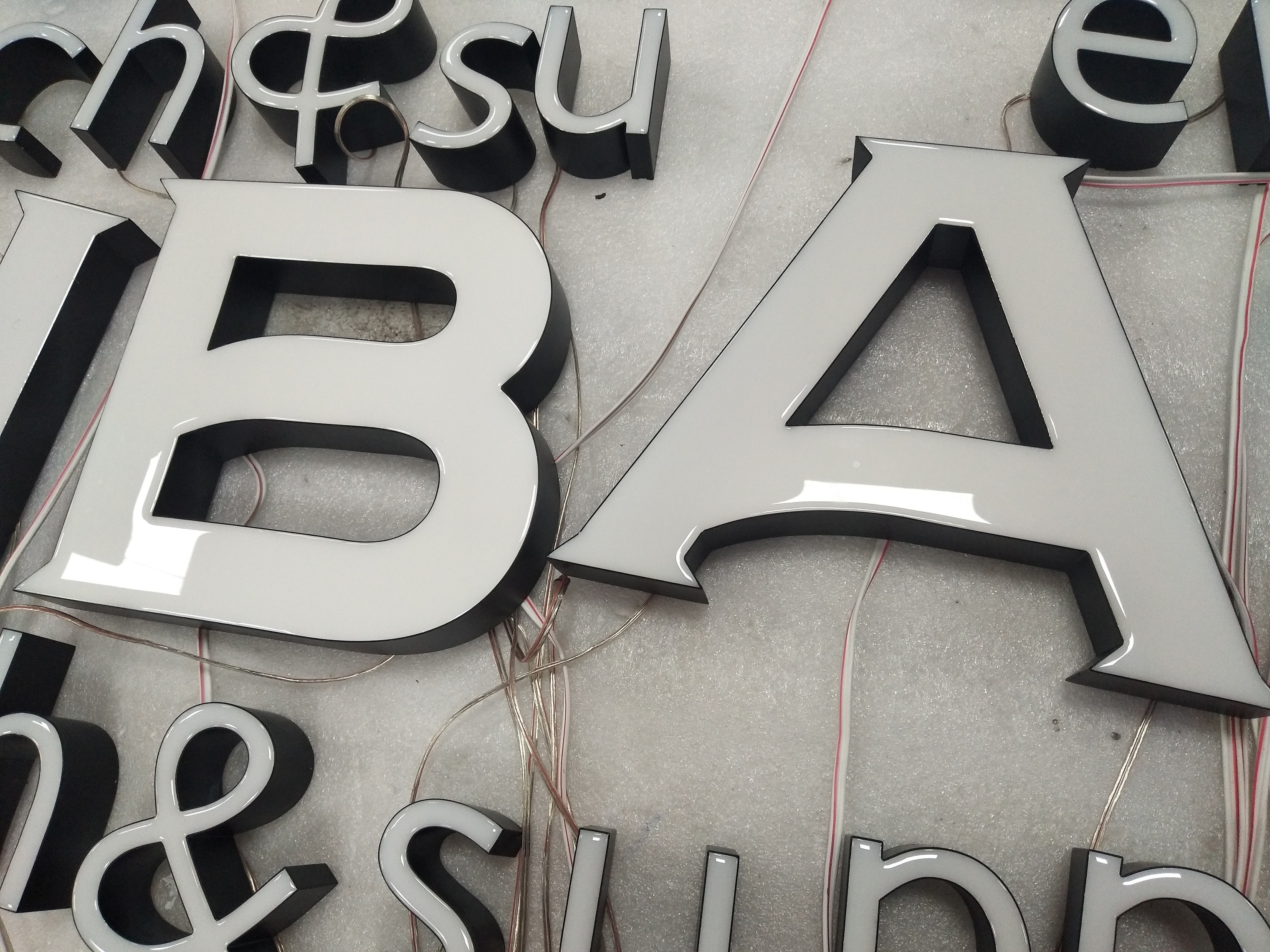Storefront 3D Acrylic Letters With LED Wall Mounted / Hanging / Free Standing