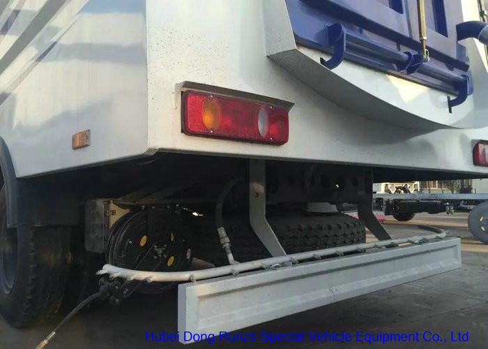 Kingrun Broom Road Sweeper Truck With Brushes And High Pressure Water 8CBM