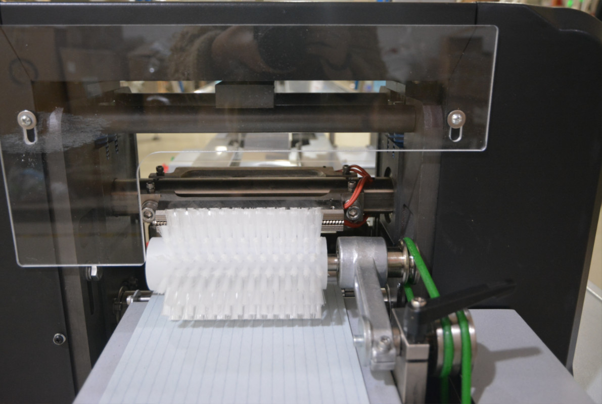 KN95 Mask Horizontal Flow Pack Machine Disposable Tableware Pillow Pouch Machine