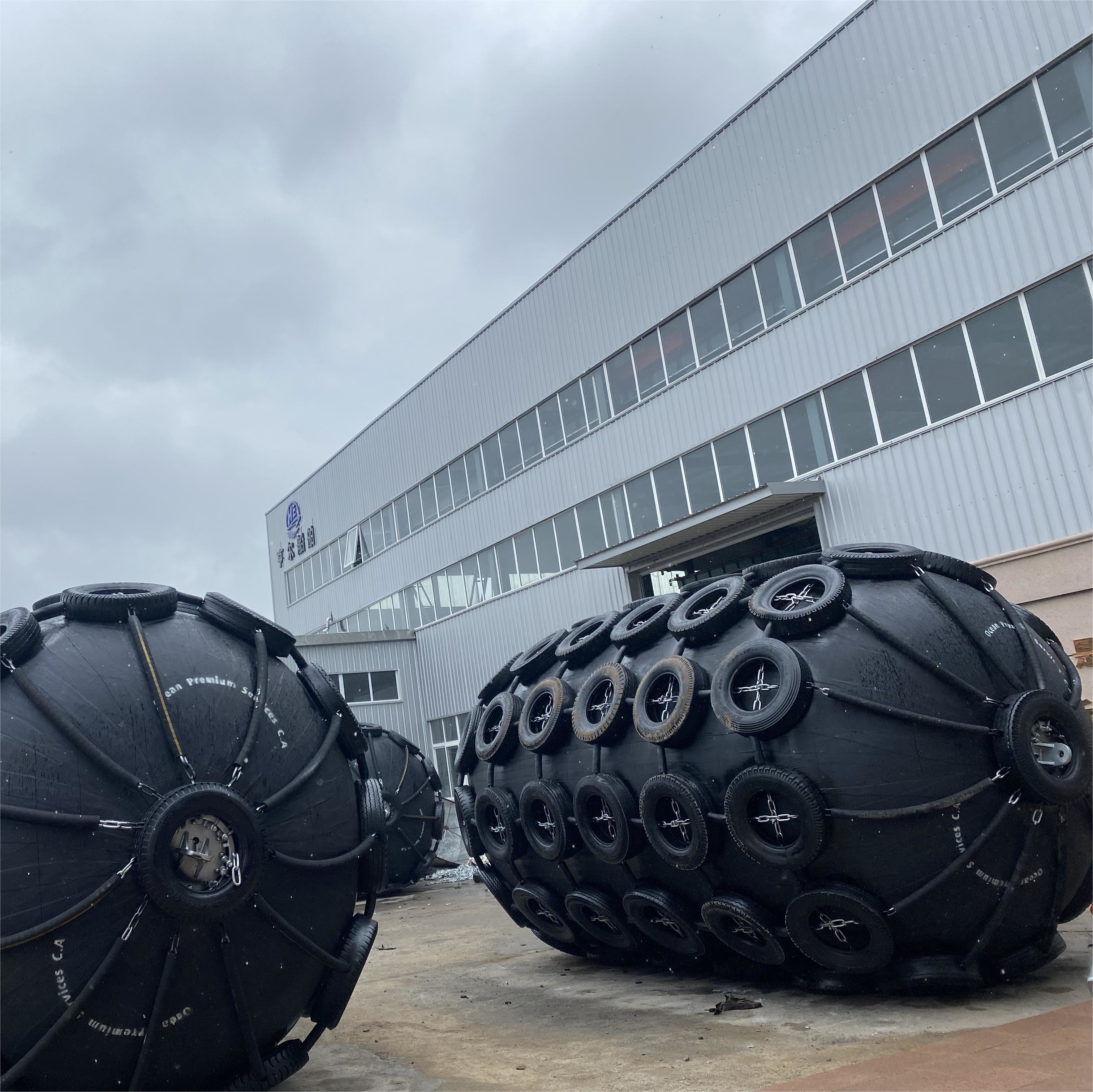 3300x6500 Yokohama Type Fender 50kpa For Ship To Ship Operation
