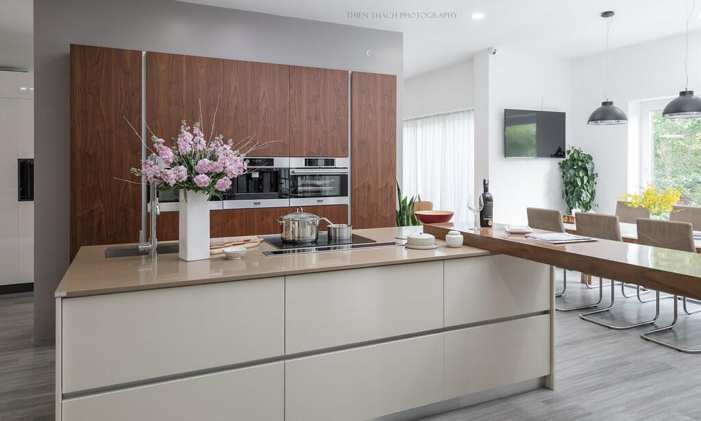Modern Luxury Kitchen Furniture Cabinet with Quartz Stone Countertop and Blum Hardware