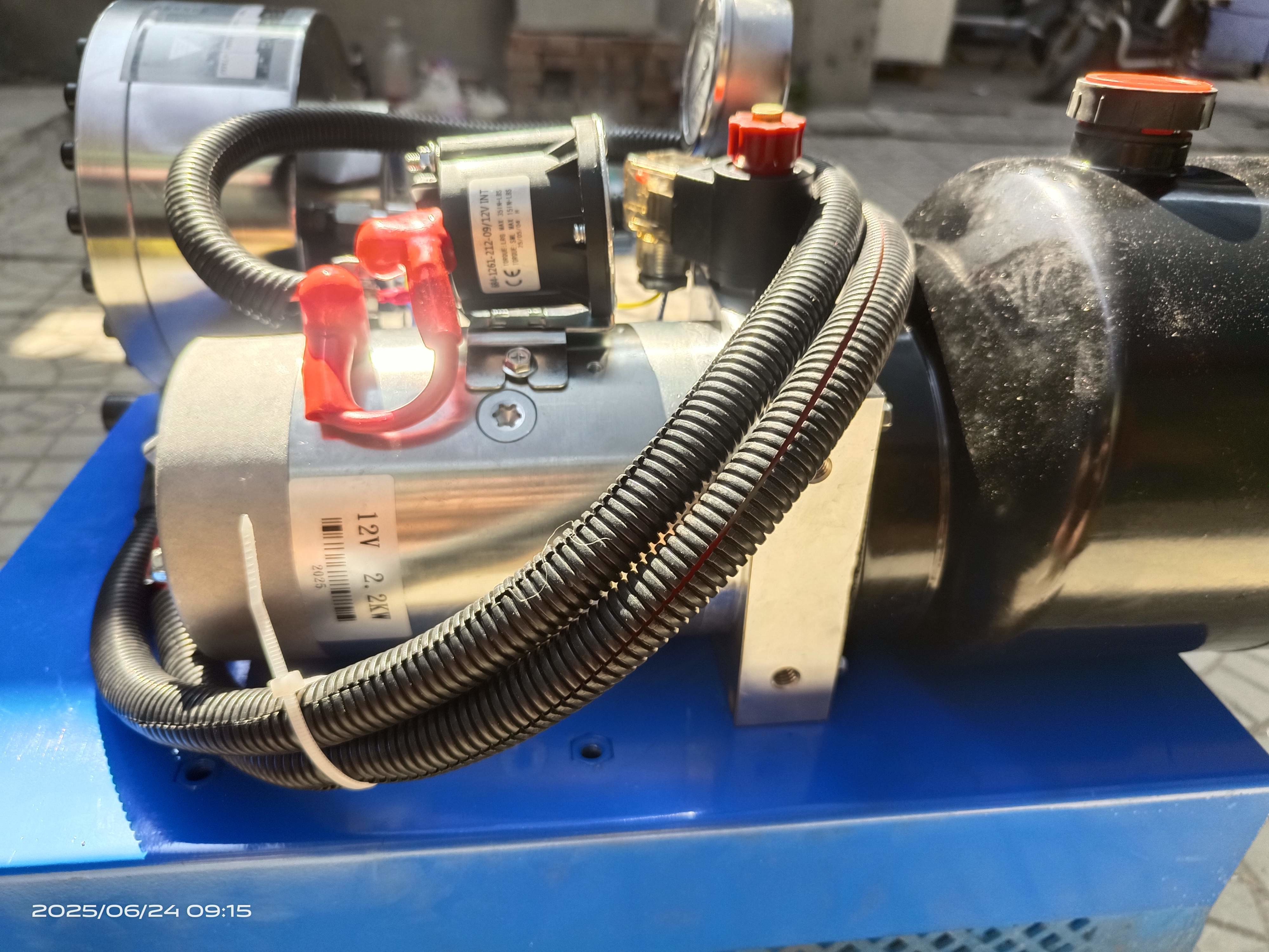 1 Inch 7 Dies 1-4 Layer Hose Hydraulic Crimping Machine / Hose Crimping Machine High Pressure 6-25mm With Blue Color 12v/24V