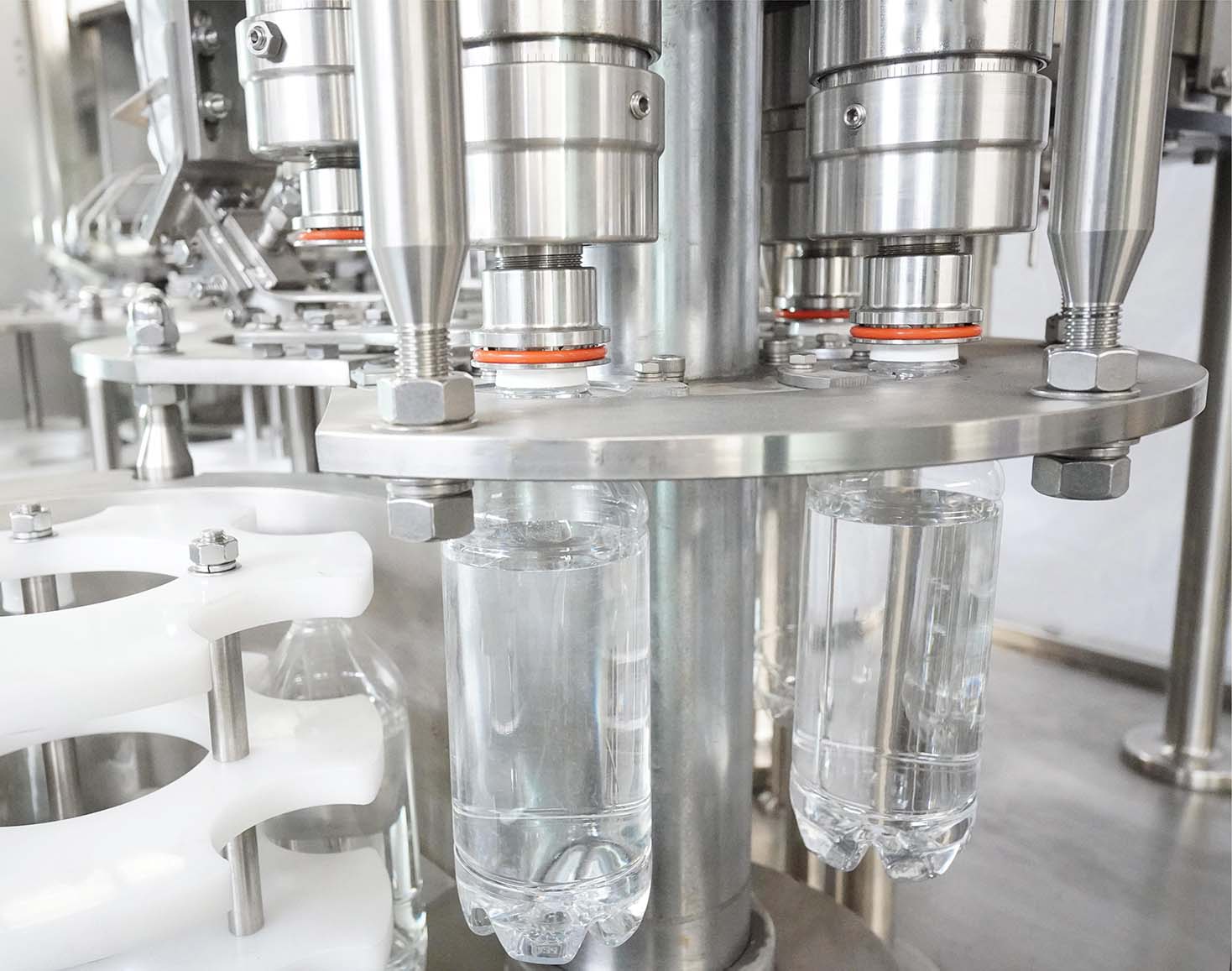 Flexible 3 In 1 Carbonated Beverage Filling Machine 2000bph-24000bph