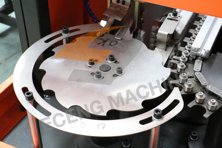 16KW Semi Auto Bottle Blowing Machine 4 Cavity Plastic Container Manufacturing
