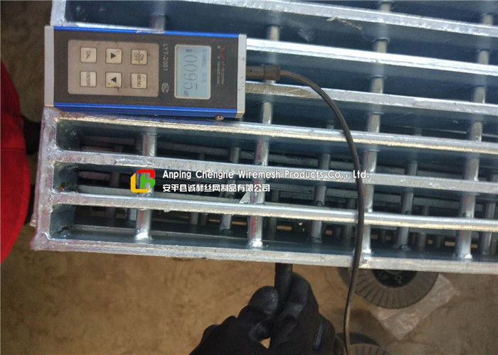 Plain Welded Steel Bar Grating Closed End 6m Length For Municipal Subgrade