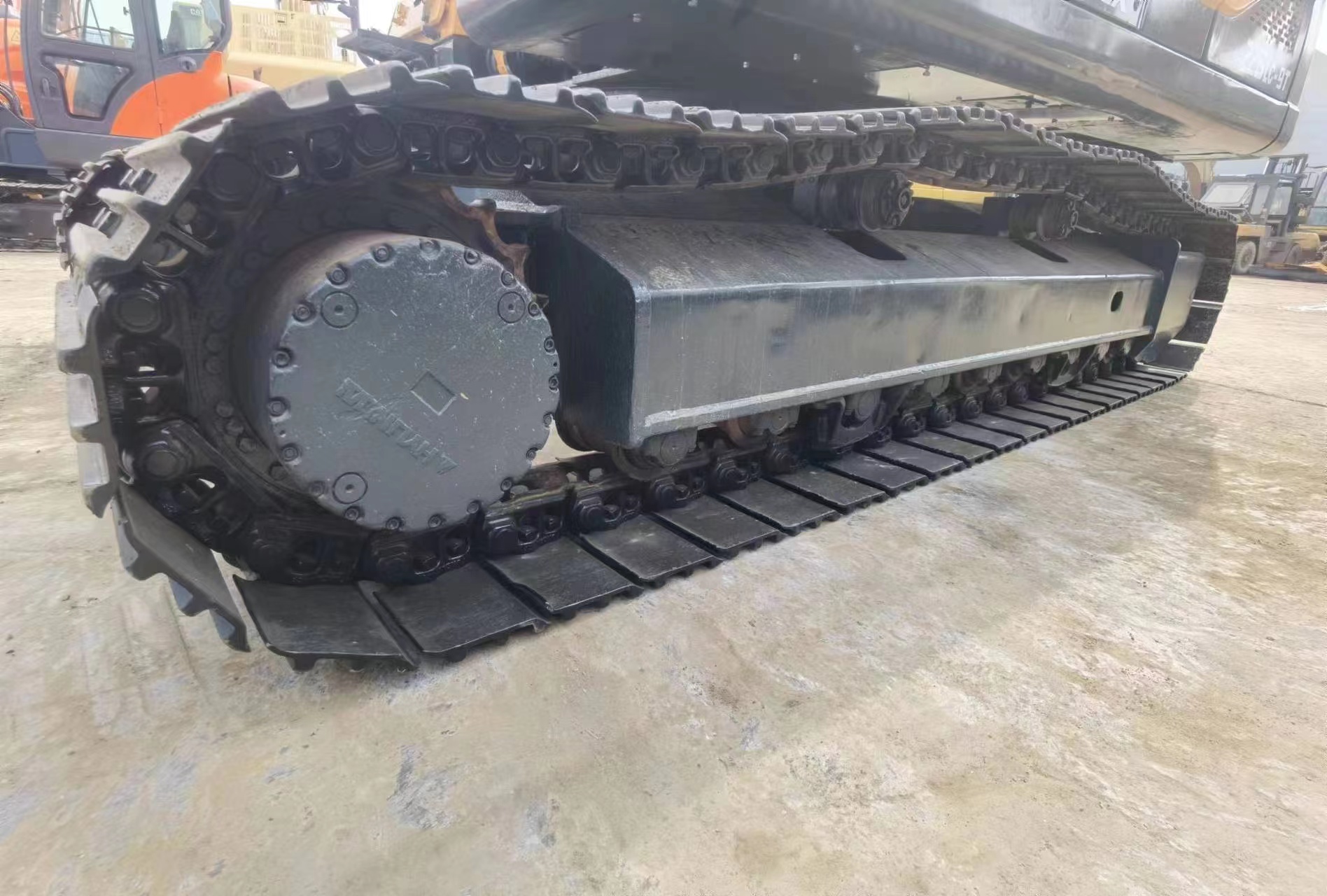 R225LC Excavator