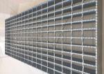 Non Skid Stair Treads Hot Dip Galvanized Feature ISO9001 Certification