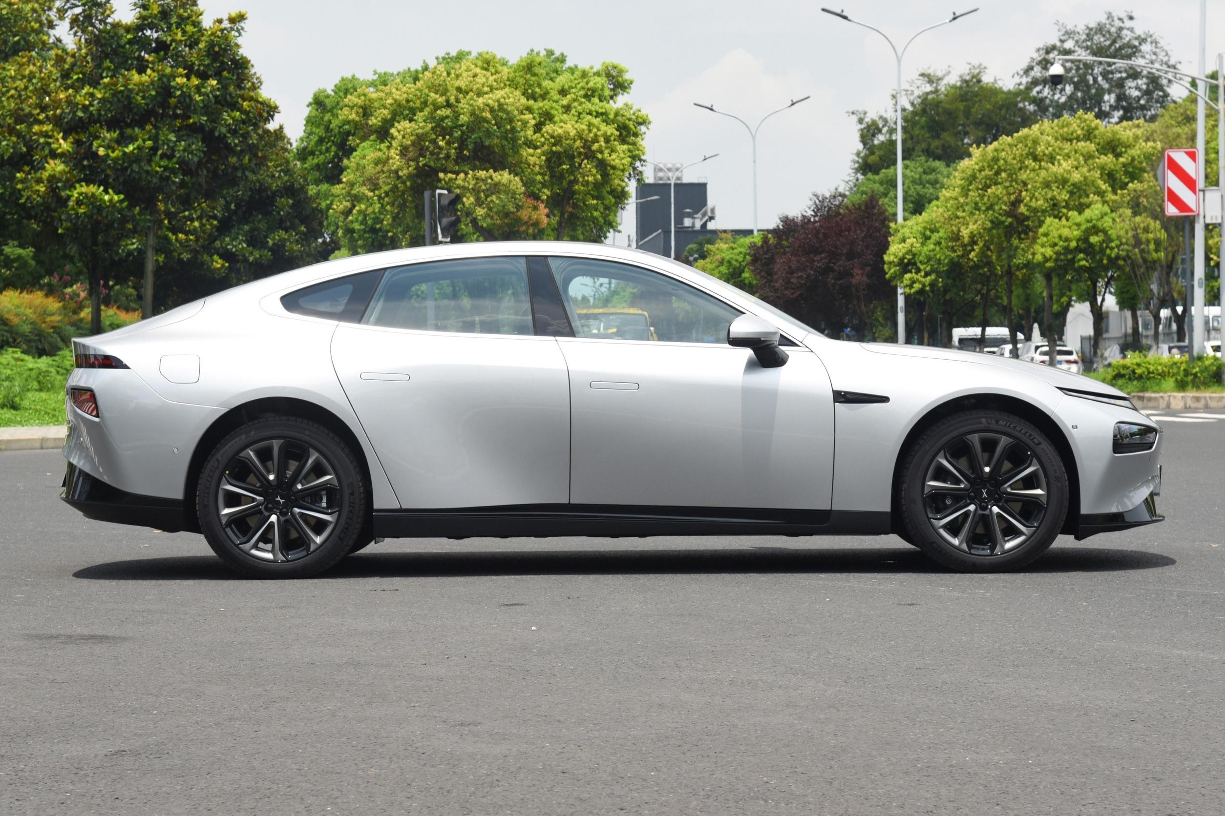 New Energy Car Auto Xpeng P7 2022 586G In Stock 4 Wheel Chinese Cars Electric Vehicle Adult High Speed xiaopeng p7