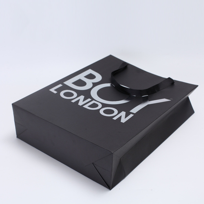 Recyclable Paper Shopping Bags Customized Color For Underwear / T Shirt