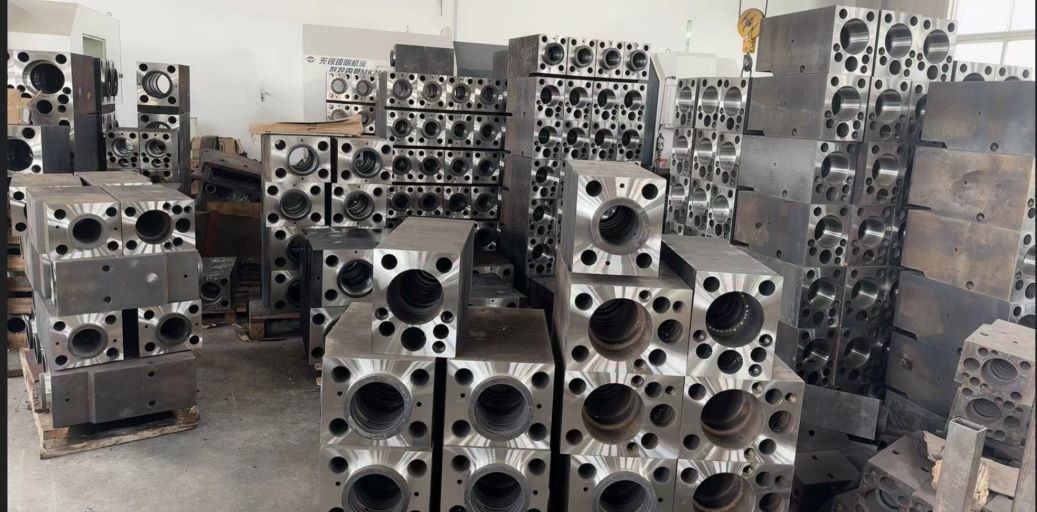 SB151 Tool Chisel 175mm SOOSAN Breaker Spare Parts Rock Breaker Hammer Top Middle Cylinder Body