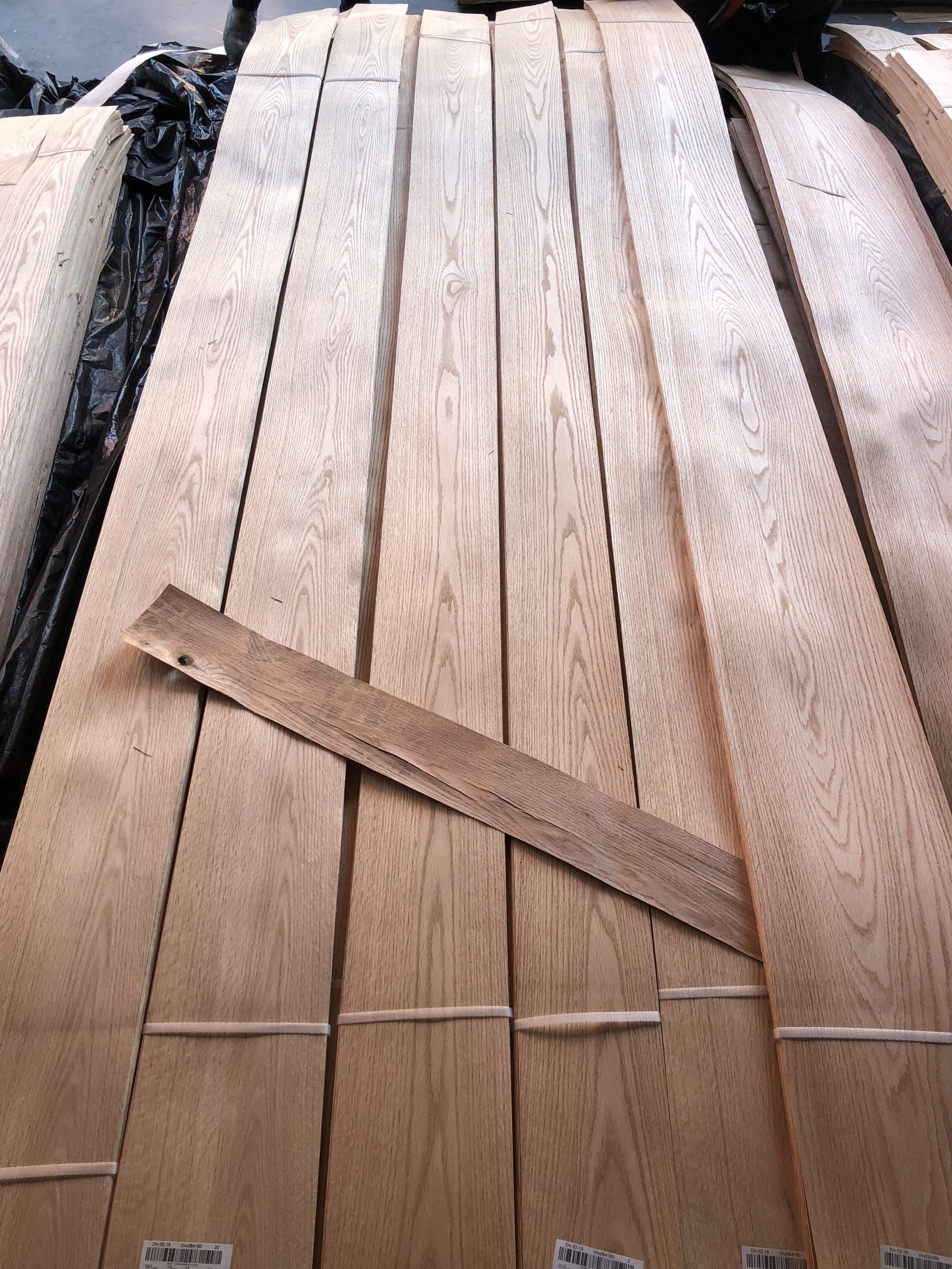 Price Oak Veneers Red Oak Wood Veneer 0.45mm Wood Veneer Wall Panels for Flooring Furniture