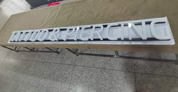 Custom Acrylic 3D LED Lighted Letter Signs UL RoHs Certificated for Bus Stations Burgers Store