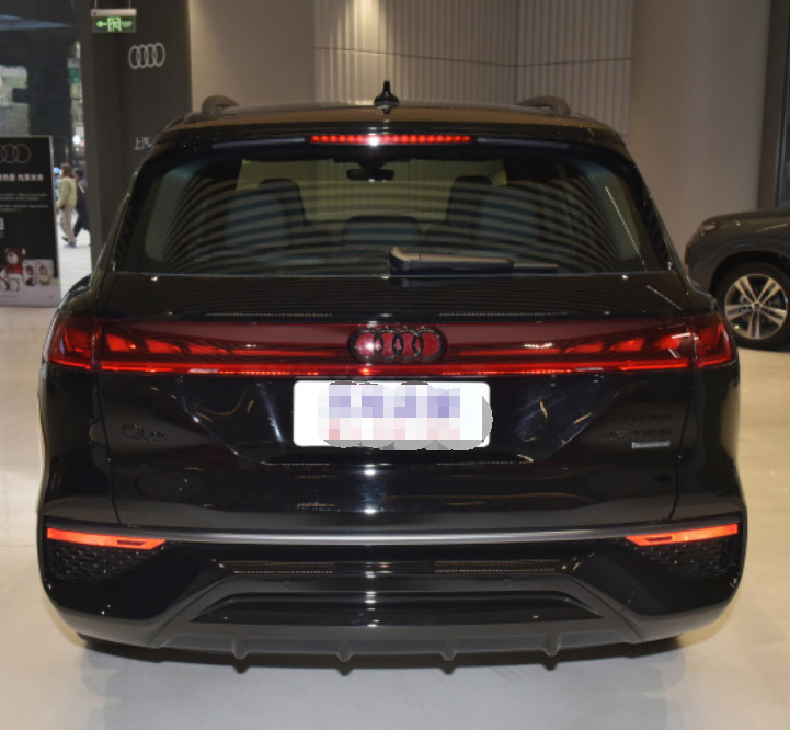 AUDI Q6 2022 45 TFSI quattro QIYUN type flying riding suit 5 Door 7 seats SUV