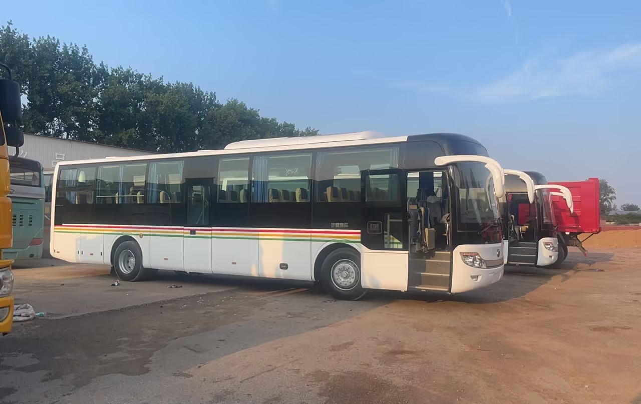 65 Seats Coach Bus Used Luxury Tour Passenger Bus Diesel Fuel Type Max Speed 100km/h