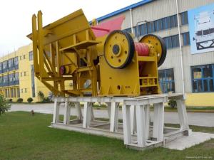 Quality Self - Powered Mobile Crushing Plant Construction Waste Recycling Equipment wholesale