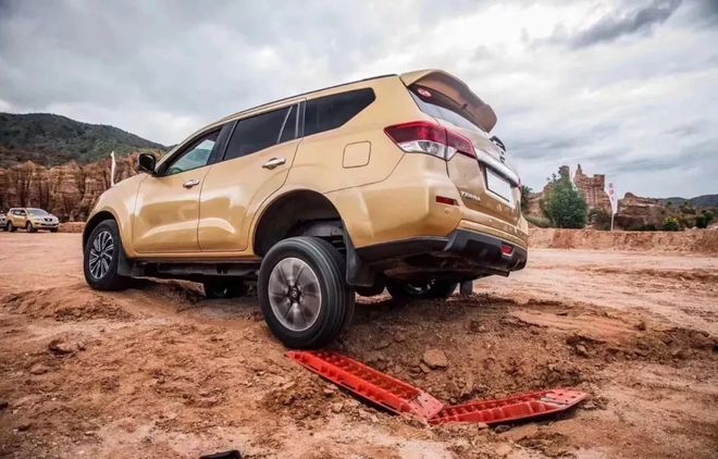 Off Road Nylon Recovery Track sand ladder Emergency Automobile Wheel Escaper Recovery Board Vehicles