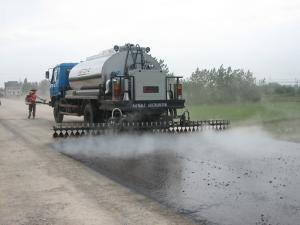 Quality ZZ1167M4611W Asphalt Road Construction Equipment / Bitumen Sprayer Truck wholesale