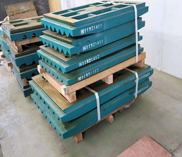 Jaw Crusher Wear Parts in Mining Machine with High Manganese Steel Weight KG 1000