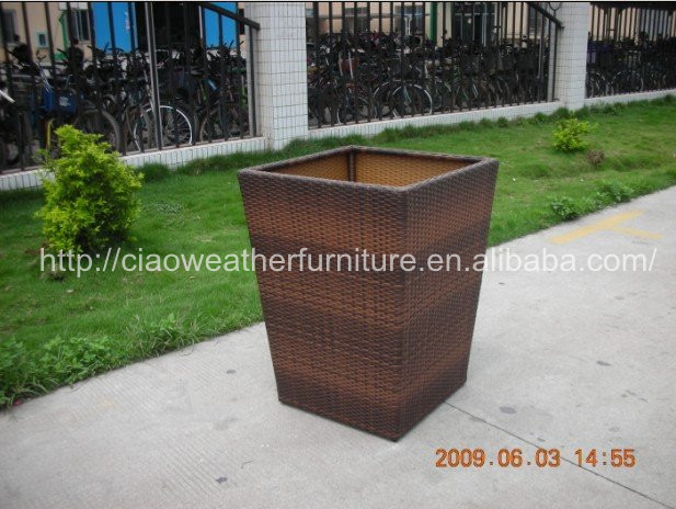 Floor Rattan Cover Flower Pot with Zinc Basin Inside and Advanced Technology