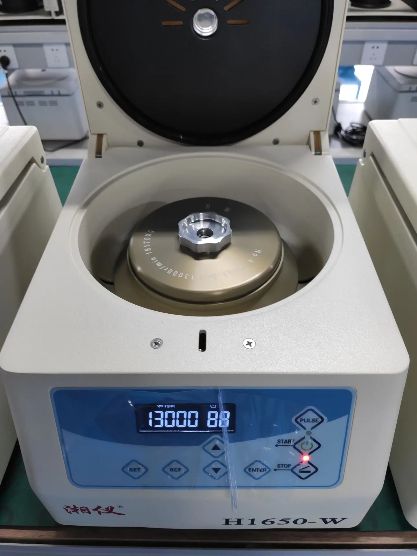 Medical Hematocrit Centrifuge Machine 12*5ml & 24 Capillaries Capacity