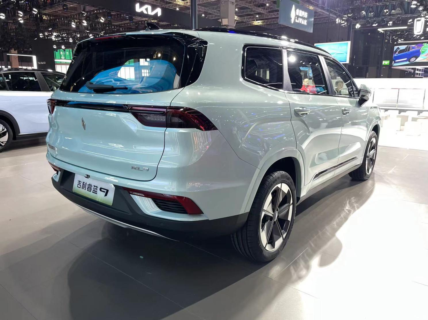 Unleash the Power of LIVAN 9 The 7-Seater Battery Electric Vehicle for Adult Drivers