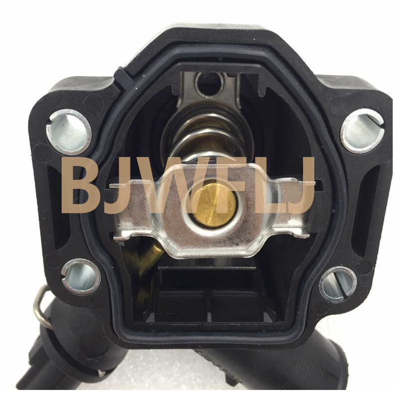 Auto Freelander LR2 3.2L Petrol Coolant Thermostat Housing 2008 LR006071