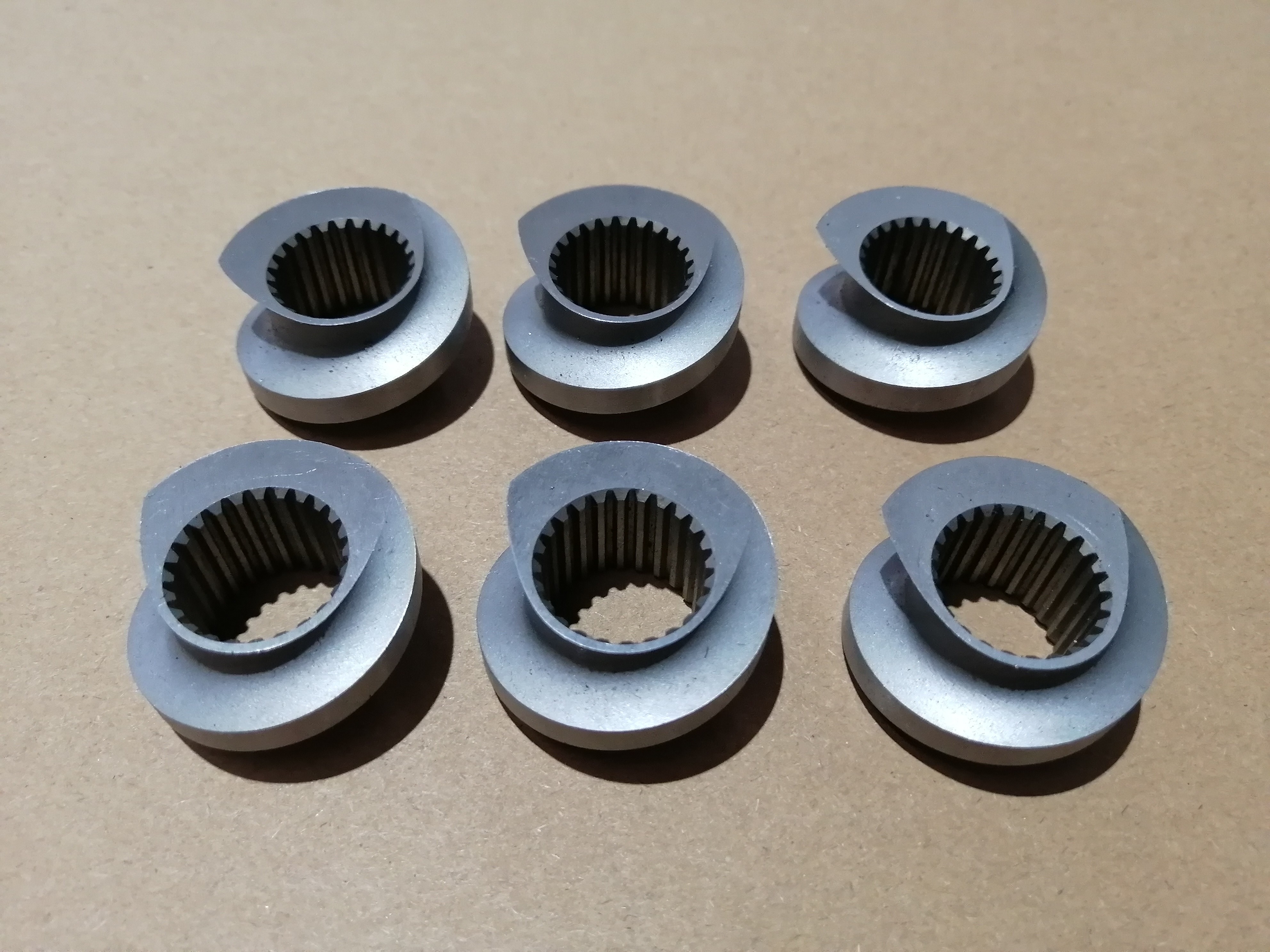 High Conveying Efficiency Single Flighted Screw Element For Powder Mixed With Pellets