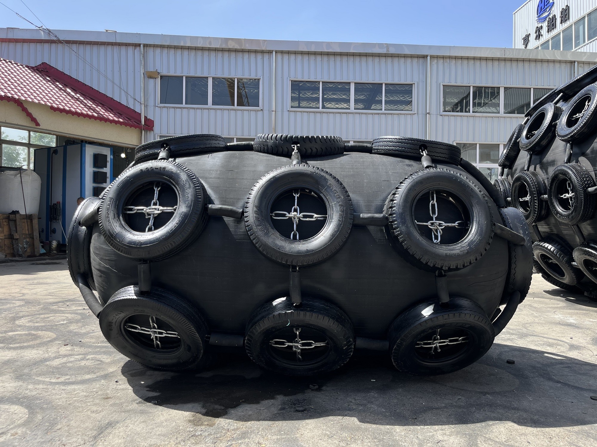 Pressure Cylinder Pneumatic Marine Fender With Customized Construction And Durability