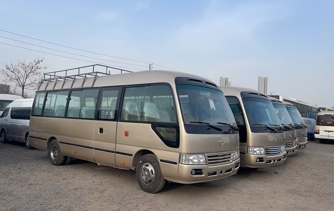 30 Seater Diesel Used Toyo ta Coaster Bus with 15BFT Engine and Euro 3 Emission