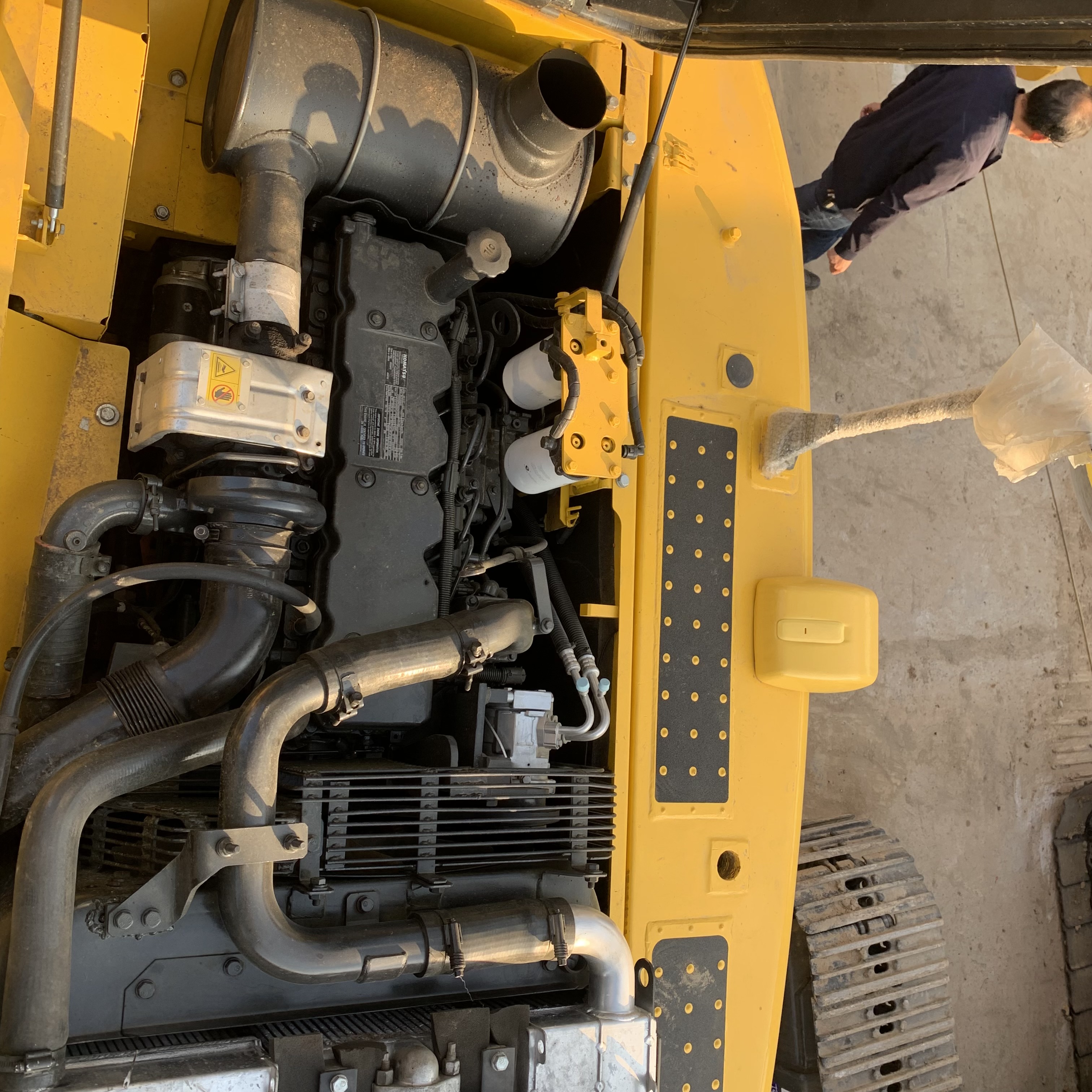 Japan Used Komatsu PC210 PC200 Crawler Excavator with Original Color at Affordable