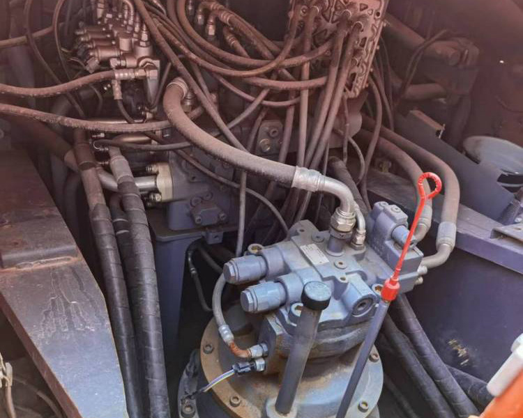 24 Ton Used Hitachi ZX240 Excavator Original Hydraulic Valve 132KW ZX60 ZX70 ZX120