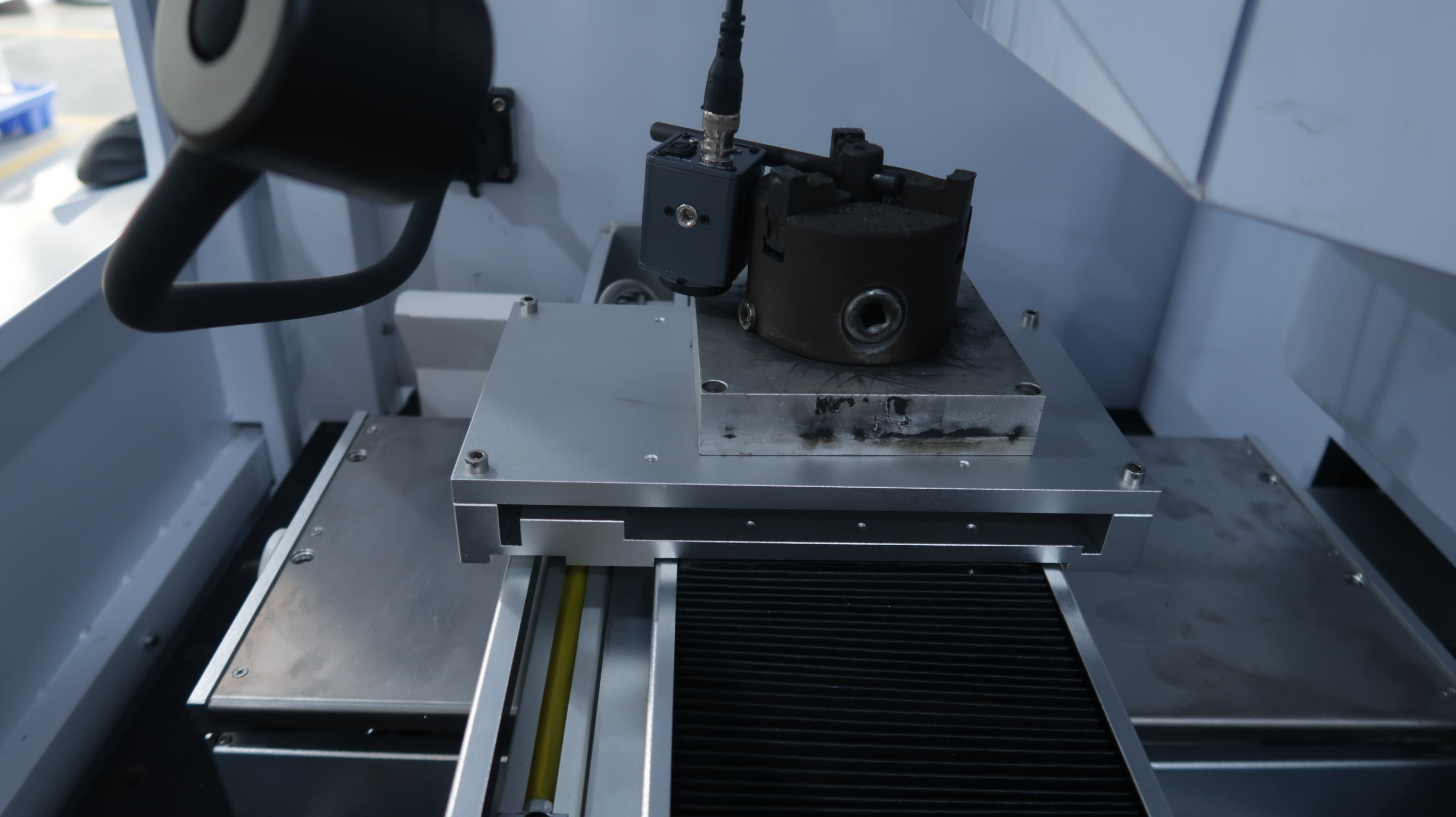 380V 50Hz Cnc Metal Fiber Laser Cutting Machine With Four Square Power Cord