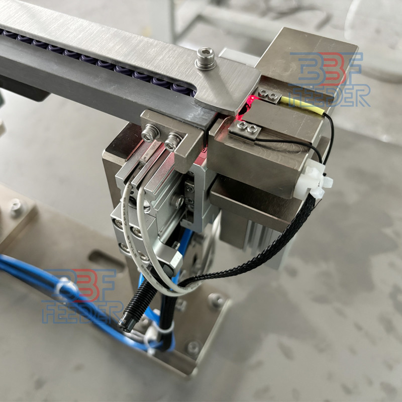 Rotary Bowl Feeder Machine Silicone Seals Disk Vibratory Bowl Feeder with Pick and Place Mechanism