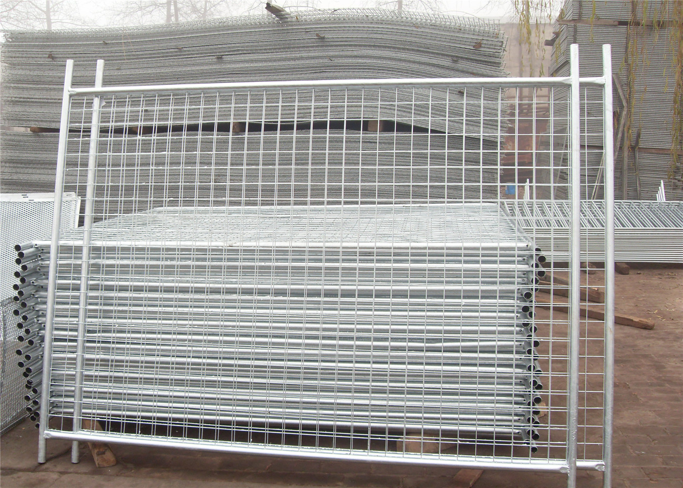 42 Microns Secure Temporary Fencing Construction Site Fencing Anti Rust Painting