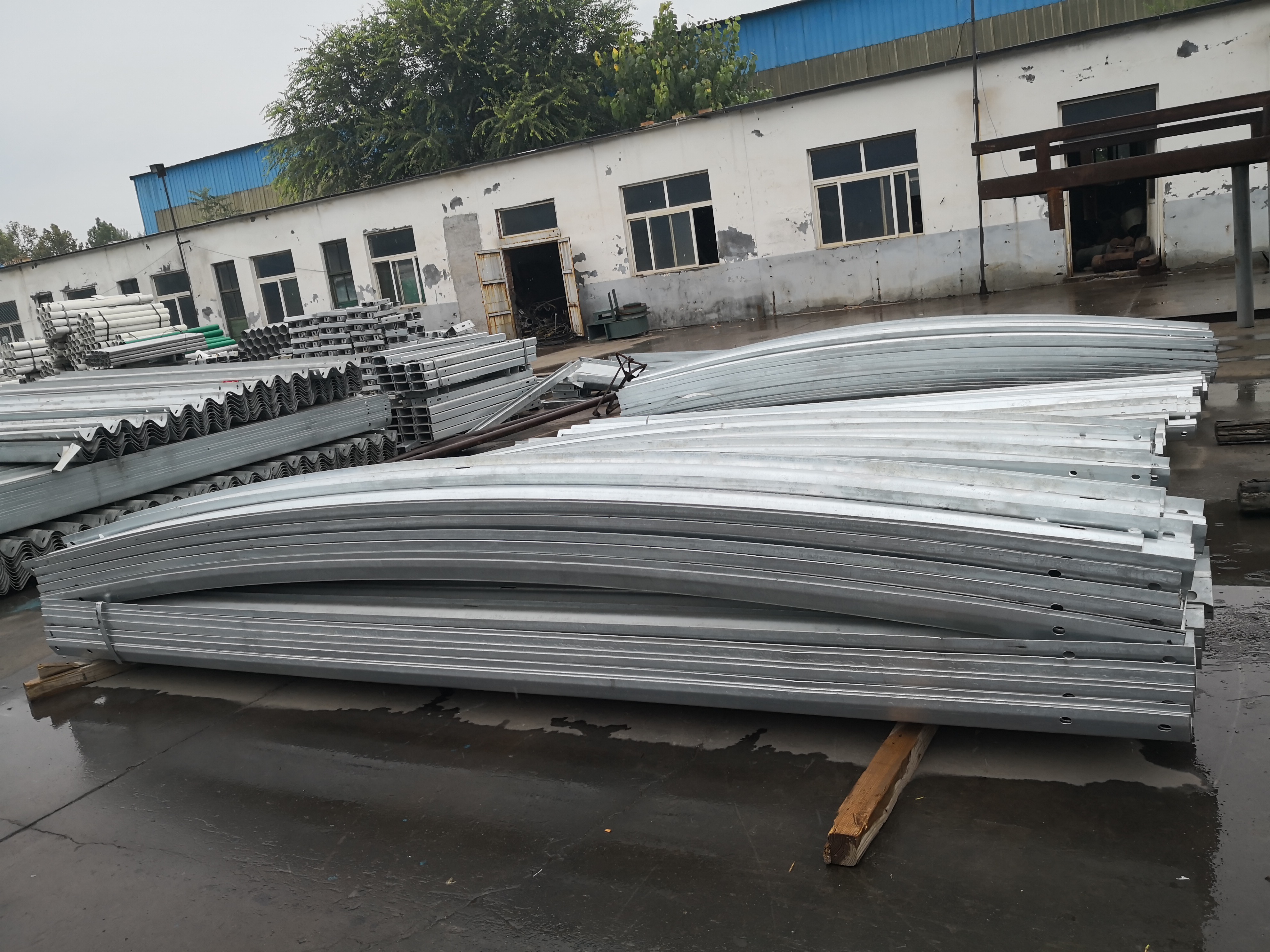 Hot Dipped Galvanized Highway Safety 3 To 2 Two To Be Three Guardrail for Roadway Sale