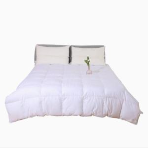 Quality 100% Cotton 233t Hotel Quilted Down Comforter Satin Stripe wholesale
