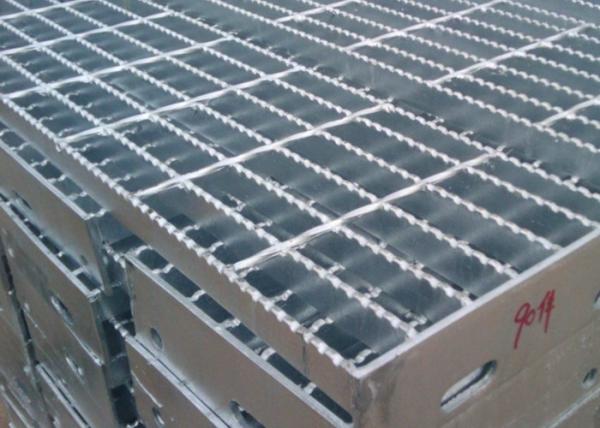 Cheap 1/4''X1/8'' Heavy Duty Steel Galvanized Serrated Bar Grating Non Skid PVC Coated for sale