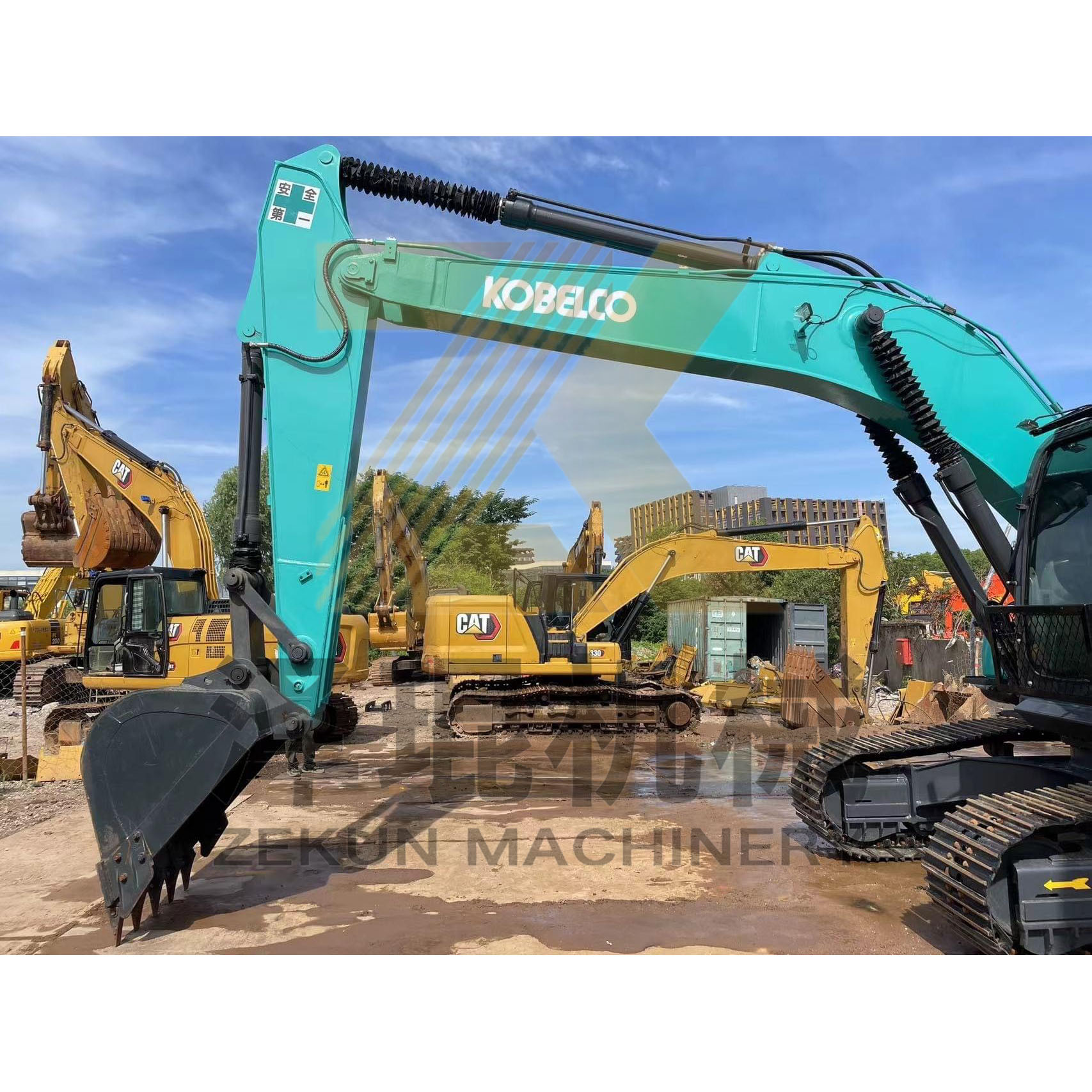 Good Condition 20Ton Used Kobelco SK200-8 Excavator 0.8m³ Bucket