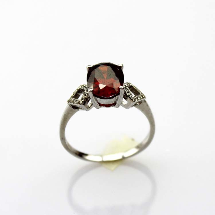 Fashion 925 Silver 7mmx9mm Oval Garnet Ring with Cubic Zirconia(R257)