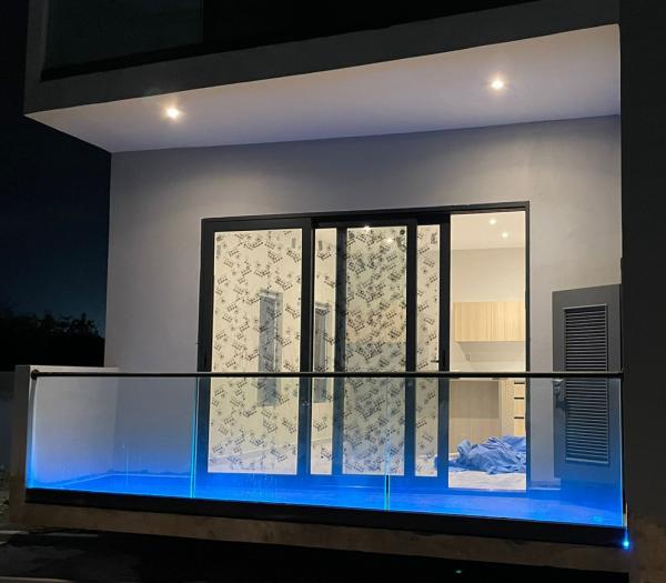 LED Light Glass Balustrade Aluminum Modern Railing Designs Frameless Tempered